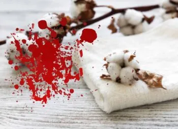 togliere le macchie di sangue dal cotone